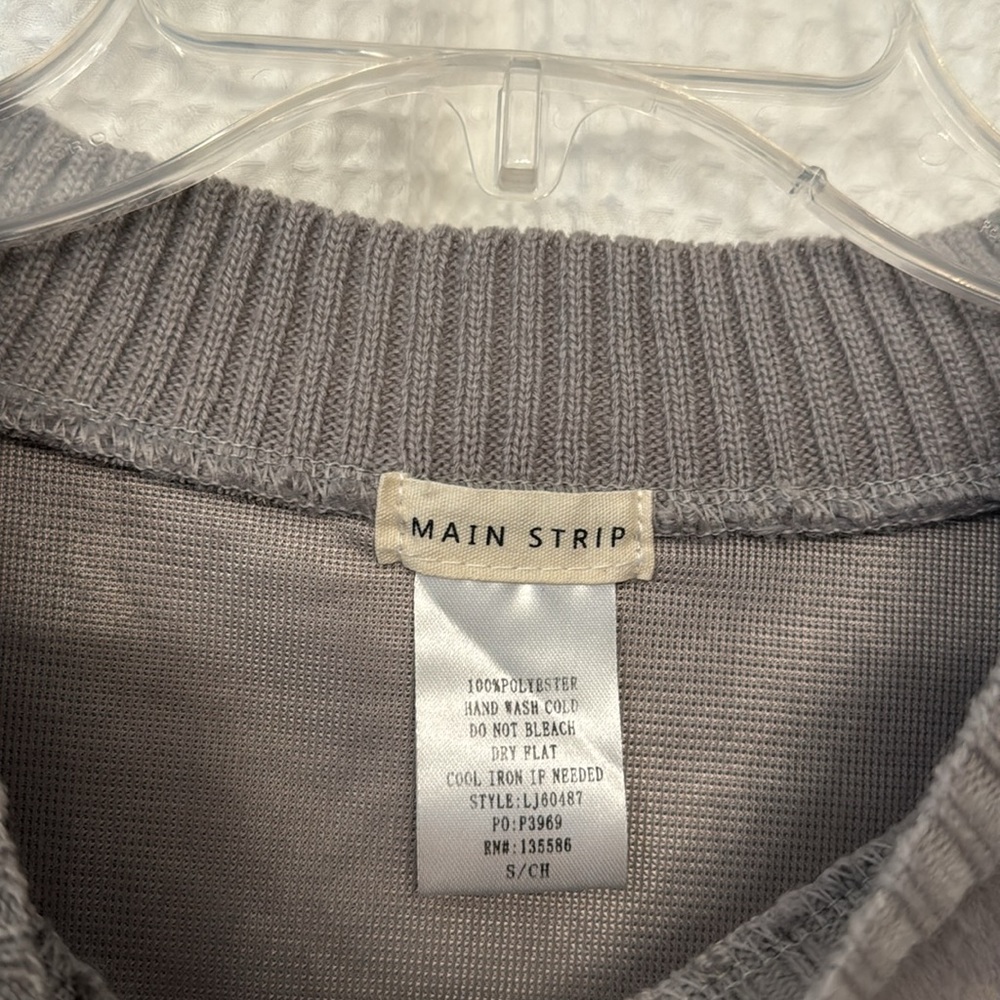 Short fluffy gray sweater - Picture 3 of 4